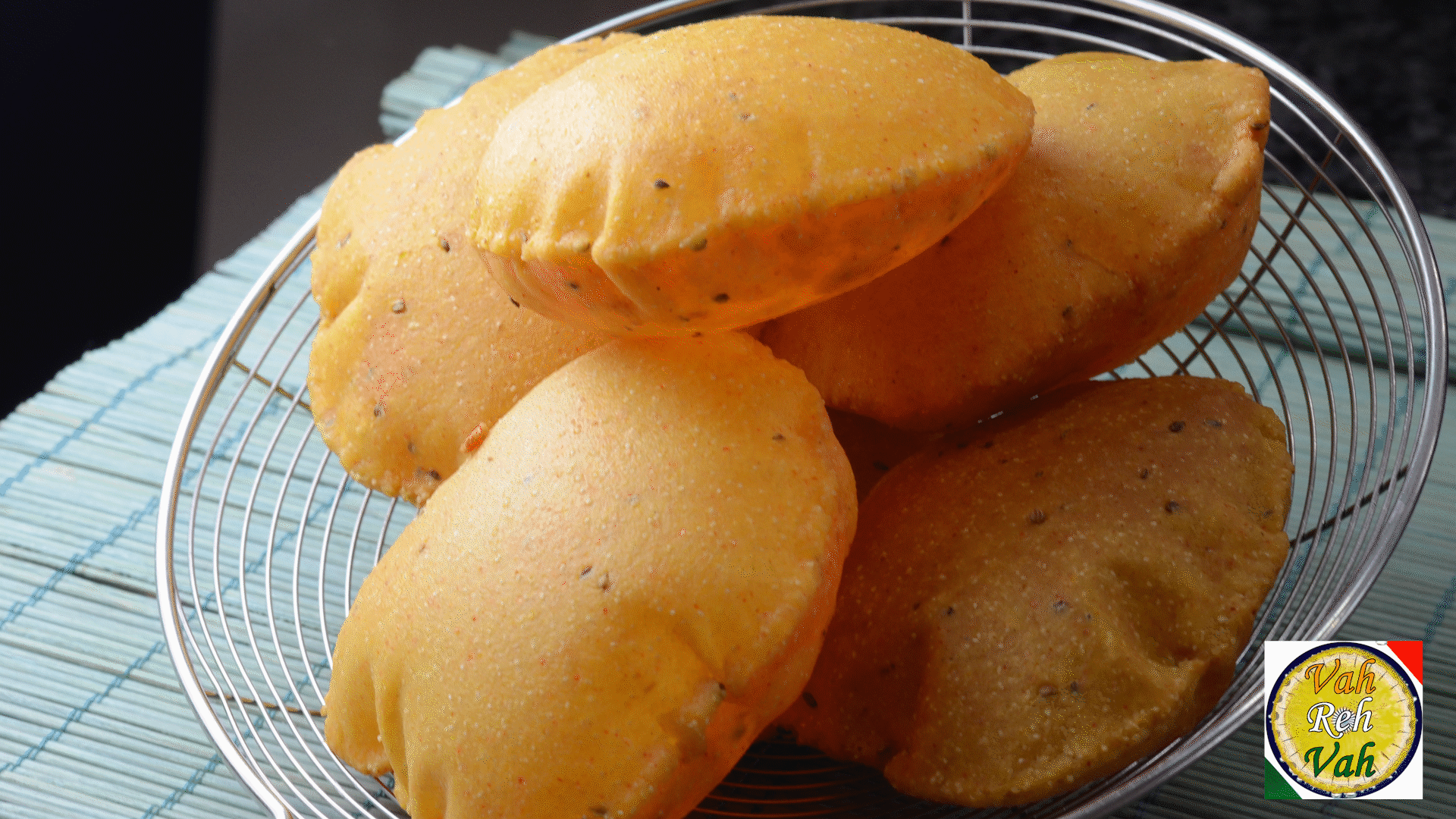 Kasta Ajwain Puri